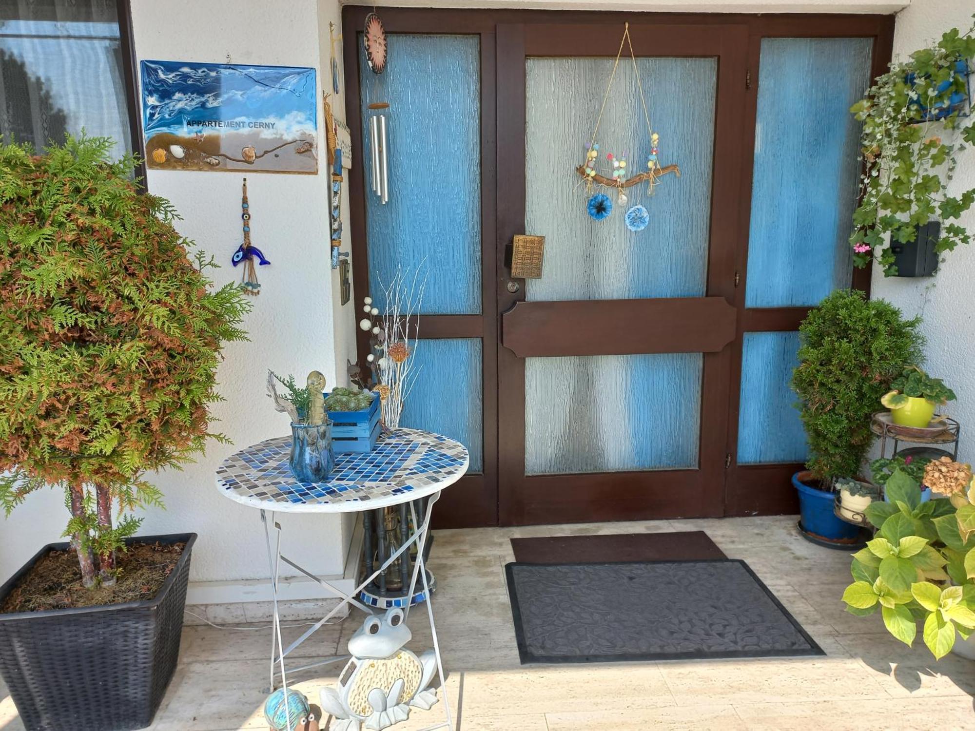Appartment Cerny Айзенщат Екстериор снимка